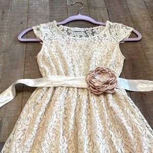 EUC Trish Scully cream dress, girls size 8. Matching satin flower belt included.